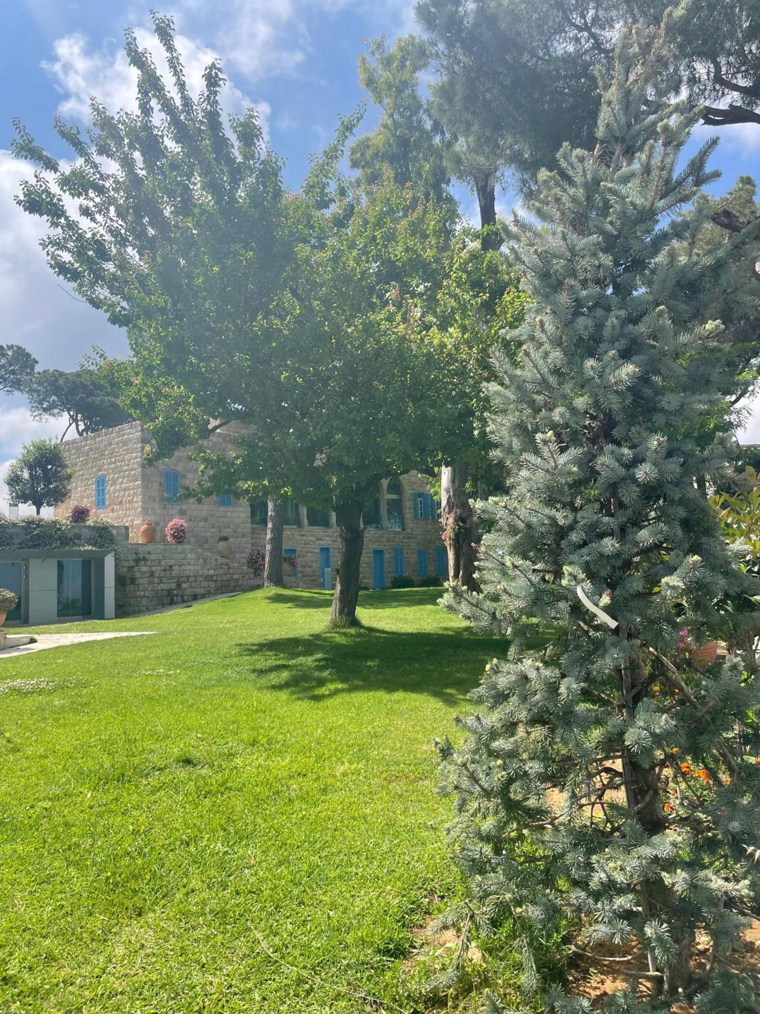 Hotel Al Bustan Beit Mery Exterior foto